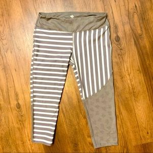 Rabbit Women's Conejo Crop Leggings Sz L